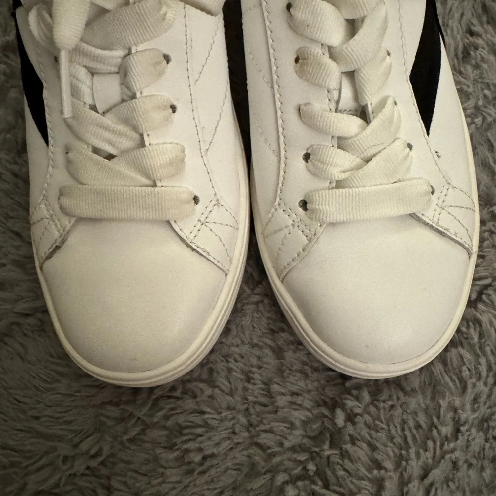 KATE SPADE Women’s K as in Kate Court Sneakers Size 7